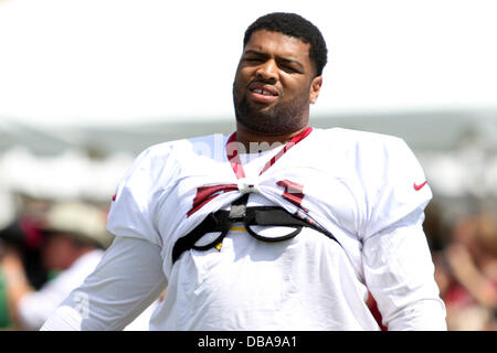 Richmond, Virginia, USA. 26. Juli 2013. 26. Juli 2013: Washington Redskins #71 Trent Williams fühlt die Wärme bei der Bon Secours Schulungseinrichtung in Richmond, Virginia. Daniel Kucin Jr. / CSM/Alamy Live News Stockfoto