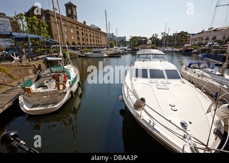 Boote im St. Katherine Docks London England UK Stockfoto