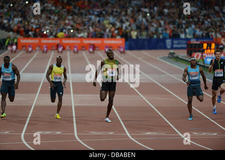 London, UK. 26. Juli 2013. Usain Bolt Rennen zum Sieg bei den Herren 100m in einer Saison Bestzeit von 9,85 Sekunden bei London Jubiläum Spiele Diamond League Leichtathletik meeting, 26. Juli 2013 Credit: Martin Bateman/Alamy Live News Stockfoto