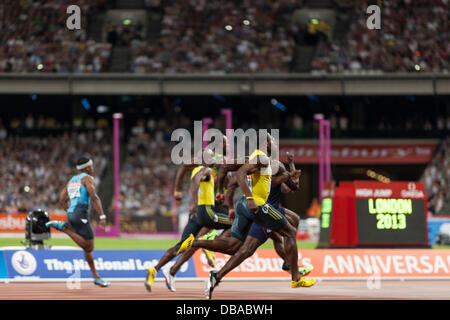 London, UK. 26. Juli, 100 m Herren Rennen in der Diamond-League-Spiele, Usain Bolt in Aktion gegen Sportler Kim Collins und Dwain Chambers, Geburtstag Spiele britischen Leichtathletik, London. 2013. Foto: Credit: Rebecca Andrews/Alamy Live-Nachrichten Stockfoto