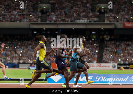 London, UK. 26. Juli, 100 m Herren Rennen in der Diamond-League-Spiele, Usain Bolt in Aktion gegen Sportler Kim Collins und Dwain Chambers, Geburtstag Spiele britischen Leichtathletik, London. 2013. Foto: Credit: Rebecca Andrews/Alamy Live-Nachrichten Stockfoto