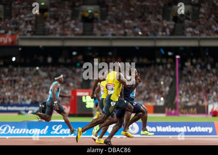 London, UK. 26. Juli, 100 m Herren Rennen in der Diamond-League-Spiele, Usain Bolt in Aktion gegen Sportler Kim Collins und Dwain Chambers, Geburtstag Spiele britischen Leichtathletik, London. 2013. Foto: Credit: Rebecca Andrews/Alamy Live-Nachrichten Stockfoto