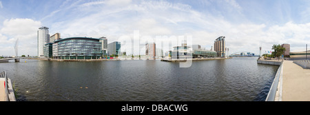 Panorama-Aufnahme von Salford Quays, Manchester Ship Canal einschließlich der Media City, Lowry Gallery, BBC. Stockfoto