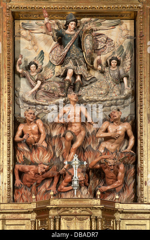 Kirche St. Michael, Altar des 17. Jahrhunderts, Detail der «Schlacht Engel», Jerez De La Frontera, Cádiz, Andalusien, Spanien, Europa Stockfoto