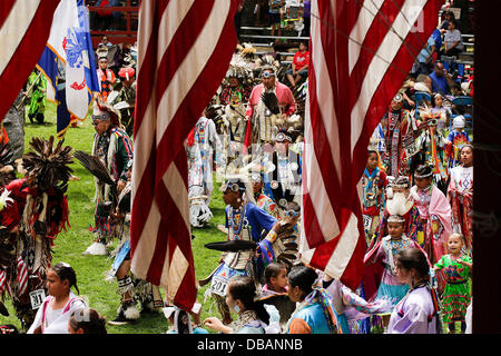 Winnebago, Nebraska, USA. 26. Juli 2013. Mitglieder der 72 Stämme aus quer durch die USA nahmen an der 147. Heimkehr Jahresfeier "pow-Wow, von der Winnebago Tribe of Nebraska. Das fest erinnert an die Rückkehr des Krieges Chief Little Priest and Company "A'Fort Omaha Pfadfinder, 34. Nebraska Volunteers. Dieser Band der Indianer kämpften von 1863-66 mit General A. Sully von der United States Army gegen die Lakota Bänder, Northern Cheyenne, Northern Arapahoe und Santee Dakota-Bands. Bildnachweis: Jerry Mennenga /Jerry Mennenga/ZUMAPRESS.com/Alamy Live-Nachrichten Stockfoto