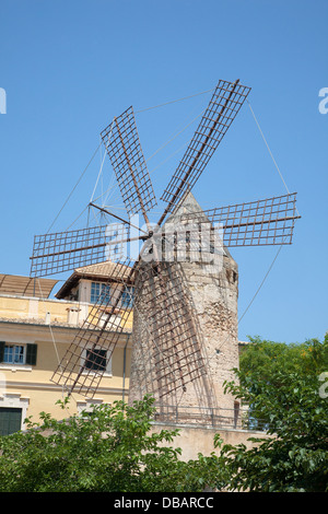 Windmühle in der Stadt von Palma auf der Baleareninsel Mallorca Stockfoto