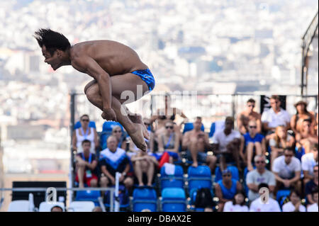 Barcelona, Spanien. 26. Juli 2013: Chinas Chong He konkurriert in der Männer 3-Meter-Sprungbrett Finale bei den 15. FINA Weltmeisterschaften in Barcelona. Bildnachweis: Matthi/Alamy Live-Nachrichten Stockfoto