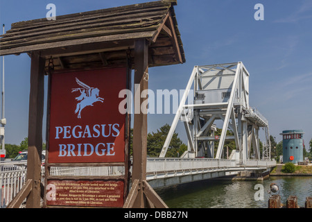 Frankreich-Normandie, Batterie, Pegasus Brücke über Caen-Kanal Stockfoto