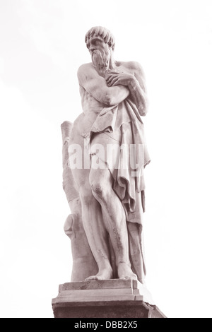 Statue der Jahreszeiten auf Santa Trinita-Brücke, Florenz (1608), Italien in Schwarzweiß und Sepia-Farbton Stockfoto