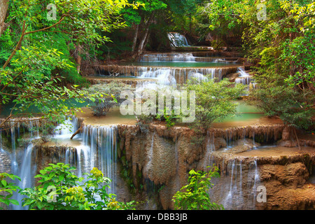 Huay Mae Kamin Wasserfall in Kanchanaburi, Thailand Stockfoto