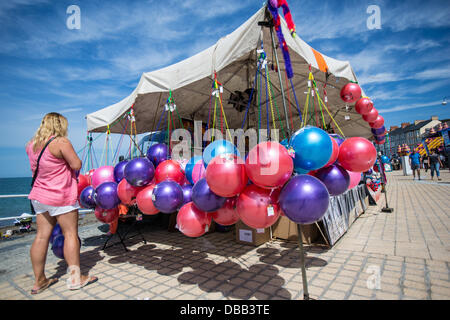 Aberystwyth, Wales, UK. 27. Juli 2013. Aberystwyth Karneval, der in 2012 folgen einer 12-jährigen Pause neu gestartet wurde, startete am Samstag, Sommerwetter zu perfektionieren. Bildnachweis: atgof.co/Alamy Live News Stockfoto