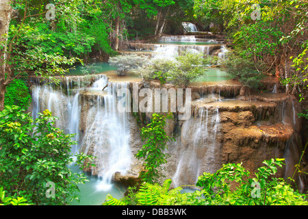 Huay Mae Kamin Wasserfall in Kanchanaburi, Thailand Stockfoto