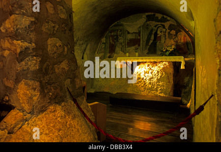 Krippen-Szene-Höhle. Greccio St. Franziskus von Assisi Heiligtum, Rieti, Lazio, Italien, St. Franziskus von Assisi Weg. Stockfoto