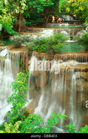 Huay Mae Kamin Wasserfall in Kanchanaburi, Thailand Stockfoto