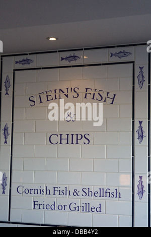 Zeichen in Rick Stein's Fisch und Chip Shop in Padstow, Cornwall Stockfoto