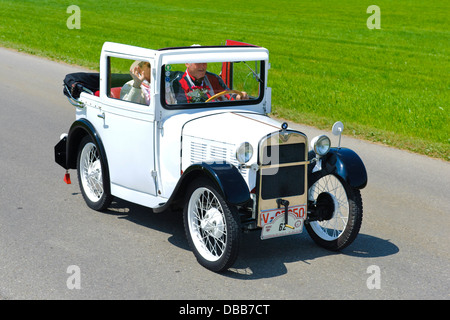 Oldtimer-Rallye für mindestens 80 Jahre alten Oldtimer mit BMW Dixi Cabrio, gebaut im Jahre 1929 Stockfoto