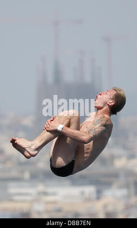 Barcelona, Spanien. 27. Juli 2013. Dominik Stein Deutschlands in Aktion während der Herren 10m Plattform Tauchen Halbfinale der 15. FINA Swimming World Championships am Montjuic Städtisches Schwimmbad in Barcelona, Spanien, 27. Juli 2013. Foto: Friso Gentsch/Dpa/Alamy Live News Stockfoto