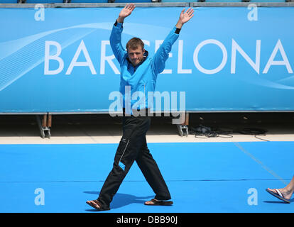 Barcelona, Spanien. 27. Juli 2013. Sascha Klein aus Deutschland Wellen vor den Herren 10 m Plattform Tauchen Halbfinale der 15. FINA Swimming World Championships am Montjuic Städtisches Schwimmbad in Barcelona, Spanien, 27. Juli 2013. Foto: Friso Gentsch/Dpa/Alamy Live News Stockfoto