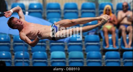 Barcelona, Spanien. 27. Juli 2013. Sergey Nazin von Russland in Aktion während der Herren 10m Plattform Tauchen Halbfinale der 15. FINA Swimming World Championships am Montjuic Städtisches Schwimmbad in Barcelona, Spanien, 27. Juli 2013. Foto: Friso Gentsch/Dpa/Alamy Live News Stockfoto