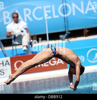 Barcelona, Spanien. 27. Juli 2013. Victor Minibaev Russlands in Aktion während der Herren 10m Plattform Tauchen Halbfinale der 15. FINA Swimming World Championships am Montjuic Städtisches Schwimmbad in Barcelona, Spanien, 27. Juli 2013. Foto: Friso Gentsch/Dpa/Alamy Live News Stockfoto