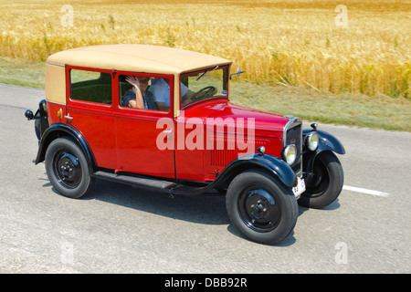 Oldtimer-Rallye für mindestens 80 Jahre alten Oldtimer mit Peugeot 201 Berlin, gebaut im Jahre 1929 Stockfoto