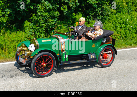 Oldtimer-Rallye für mindestens 80 Jahre alten Oldtimer mit Swift-Zyklus-Auto, gebaut im Jahr 1914 Stockfoto