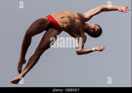 Barcelona, Spanien. 27. Juli 2013. Oleksandr Bondar von Ukraine (UKR) in Aktion während der Mens 10m Plattform Diving Halbfinale am 8. Tag der 2013 FINA Weltmeisterschaften, bei dem Piscina Municipal de Montjuic. Bildnachweis: Aktion Plus Sport/Alamy Live-Nachrichten Stockfoto