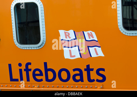 Die RNLI-Logo auf der Seite der Campbeltown Rettungsboot gemalt Stockfoto