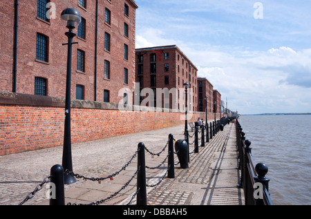 Wasser, (mit Albert Dock Gebäude nach links), Liverpool, UK Stockfoto