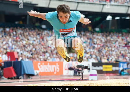 LONDON, VEREINIGTES KÖNIGREICH. Samstag, 27. Juli 2013. Aleksandr Meknov Russland gewinnt ersten Platz im Weitsprung der Männer von der 2013 IAAF Diamond League Sainsbury Jubiläumsspiele im Queen Elizabeth Park Olympiastadion in London statt. Bildnachweis: Russell Hart/Alamy Live-Nachrichten. Stockfoto