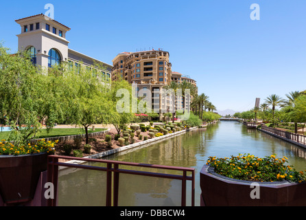 Arizona-Kanal im Stadtteil Waterfront, Scottsdale, Arizona, USA Stockfoto