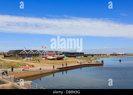 Fischer angeln in Ringkøbing Fjord auf der Landseite des Schlosses von Hvide Sande, Central Jutland, Dänemark, Scandinavia Stockfoto