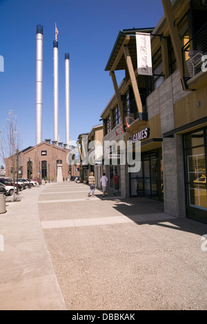 Die Old Mill District Shopping Mall bietet Top-Namen Einzelhändler und Restaurants in Bend, Oregon Stockfoto