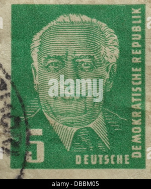 Grün 5 Pfennig Briefmarke, ausgestellt im Jahr 1950, wobei der Kopf und das Gesicht von Wilhelm Pieck, Präsident der DDR 1949-60 Stockfoto