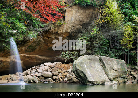 Die zweite von zwei Wasserfällen des alten Mannes-Höhle, Hocking Hills Region, Ohio, USA Stockfoto