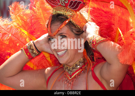 Muito Querte kostümierte Teilnehmer in San Francisco Karnevalstreiben Stockfoto