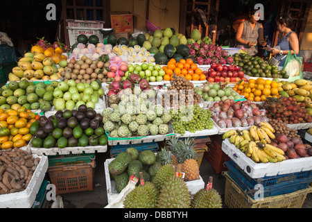 Frisches Obst und Gemüse zum Verkauf auf Markt in Hoi An, Vietnam, Quang Nam, Südost-Asien Stockfoto