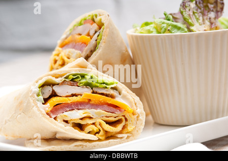 Frische und gesunde Club Sandwich Pita-Brötchen Stockfoto