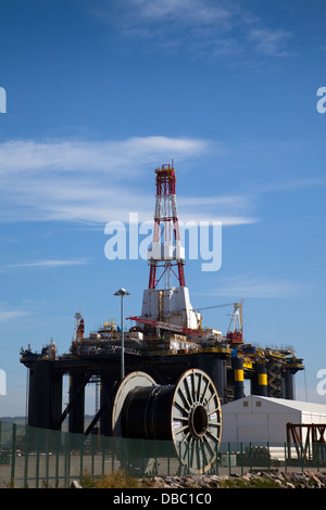 Sedco 712 Rig im Besitz von Transocean Inc. eine Bohrinsel in Invergordon, Cromarty Firth, Schottland, UK Semisub Stockfoto