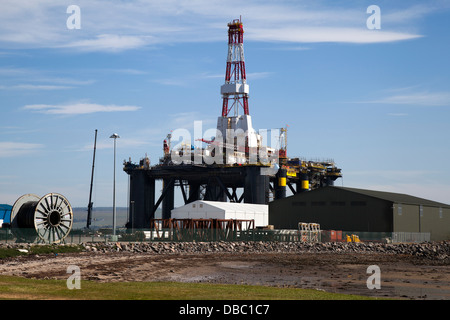 Sedco 712 Rig im Besitz von Transocean Inc. eine Bohrinsel in Invergordon, Cromarty Firth, Schottland, UK Semisub Stockfoto