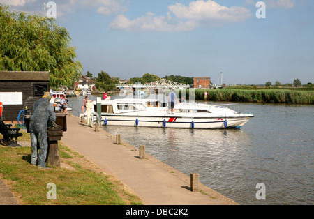 Boote auf dem Fluss Yare an Reedham Norfolk in England Stockfoto