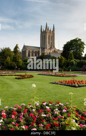 St Edmundsbury Kathedrale aus den Klostergarten Bury St Edmunds Stockfoto