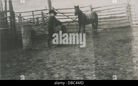 Emery Le Grandeur, weltweit Champion Rider, Cabri, Saskatchewan, eine erste Pferdesattel (HS85-10-33342) Stockfoto