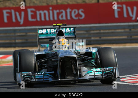Budapest, Ungarn. 28. Juli 2013. 2013 Hugarian Grand Prix, Hungaroring. Lewis Hamilton führt und gewinnt den Hungaroring GP Credit: Action Plus Sport/Alamy Live News Stockfoto