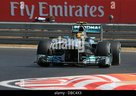 Budapest, Ungarn. 28. Juli 2013. 2013 Hugarian Grand Prix, Hungaroring. Lewis Hamilton führt und gewinnt den Hungaroring GP Credit: Action Plus Sport/Alamy Live News Stockfoto