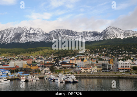 Ushuaia, Argentinien ist die südlichste Stadt der Welt. Boote stehen auf ihrem Weg zu und von der Antarktis. Stockfoto