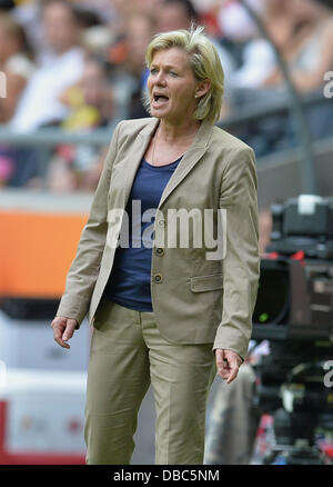 Solna, Schweden. 28. Juli 2013. Head Coach Silvia Neid Deutschlands reagiert während der UEFA Women «s EURO 2013 Finale Fußball match zwischen Deutschland und Norwegen in der Freunde-Arena in Solna, Schweden 28. Juli 2013. Foto: Carmen Jaspersen/Dpa/Alamy Live News Stockfoto