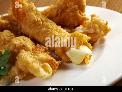 Käsekroketten. Flache Schärfentiefe. Stockfoto