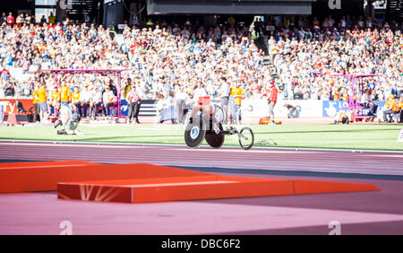 London, UK. 28. Juli 2013. vier Mal Paralympic gold Medalist David Weir gewinnt die T54 Meile im IPC international Challenge, Sainsbury's International Para Challenge, Sainsbury Jubiläumsspiele in London. Foto: Credit: Rebecca Andrews/Alamy Live-Nachrichten Stockfoto