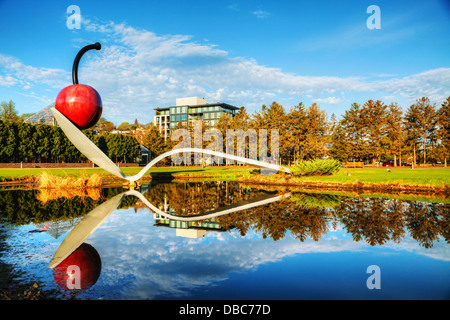 Spoonbridge und Cherry auf der Minneapolis Sculpture Garden in Minneapolis, MN. Stockfoto